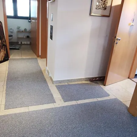 Apartment Sehr Schoene, Grosse Und Zentral Gelegene