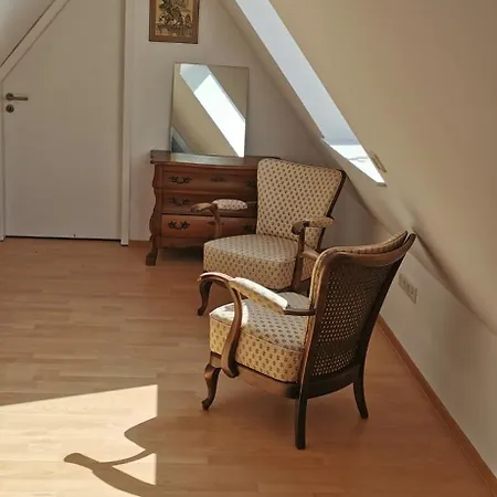 Sehr Schoene, Grosse Und Zentral Gelegene