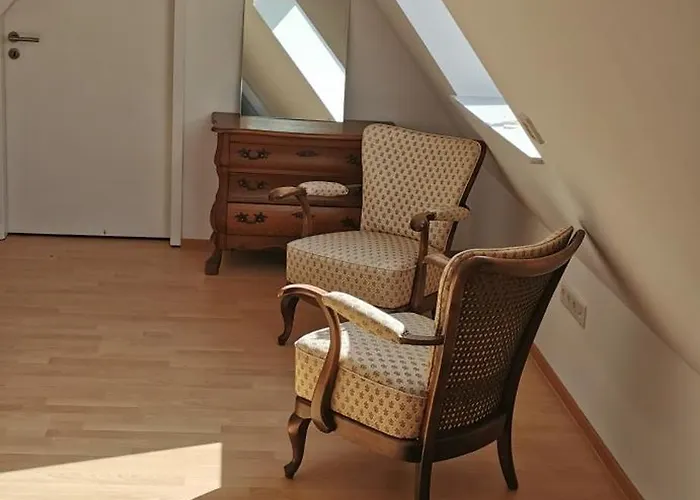 Sehr Schoene, Grosse Und Zentral Gelegene