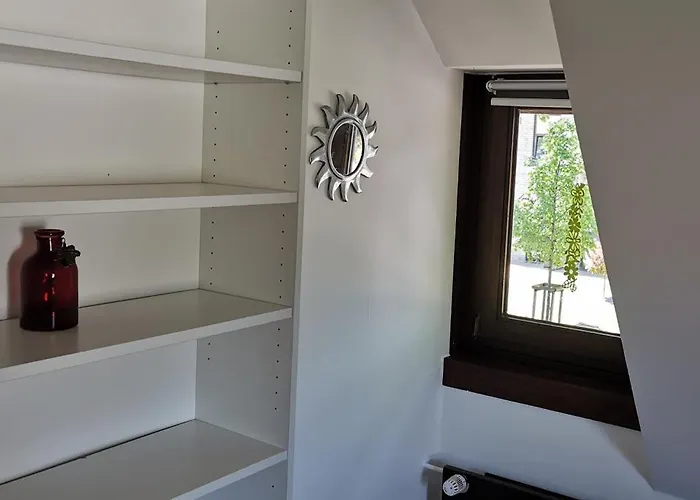 Sehr Schoene, Grosse Und Zentral Gelegene